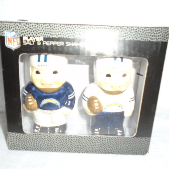 NFL San Diego Chargers Ceramic Football Players SALT & PEPPER Shakers - Picture 1 of 3